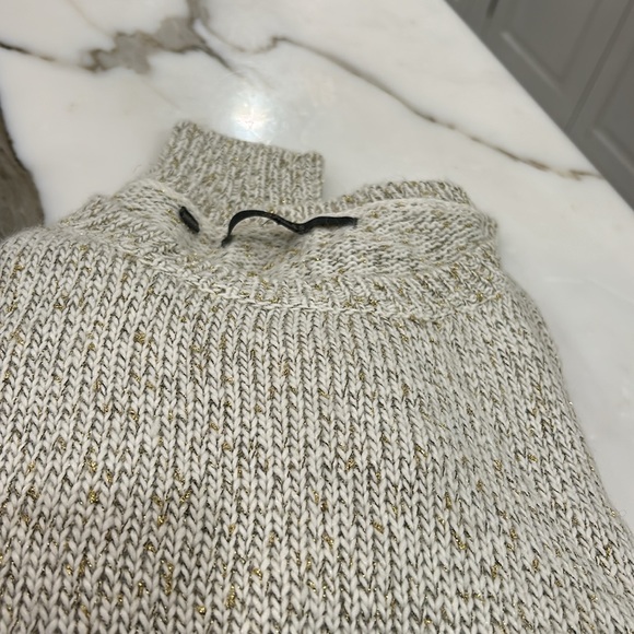 Guess Sweater with Beaded Shoulder Design & Metallic Threads-Sz M - Picture 14 of 14